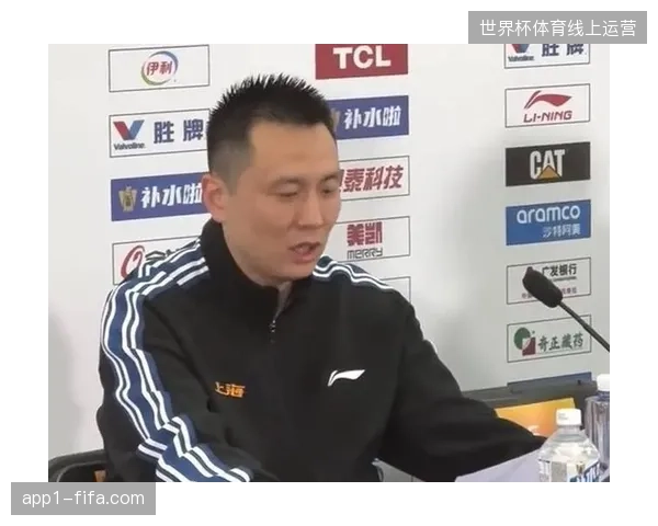 卢伟教练在上海队推行团队篮球，强调球权分享并给予本土球员充分信任，激活了全队的进攻火力